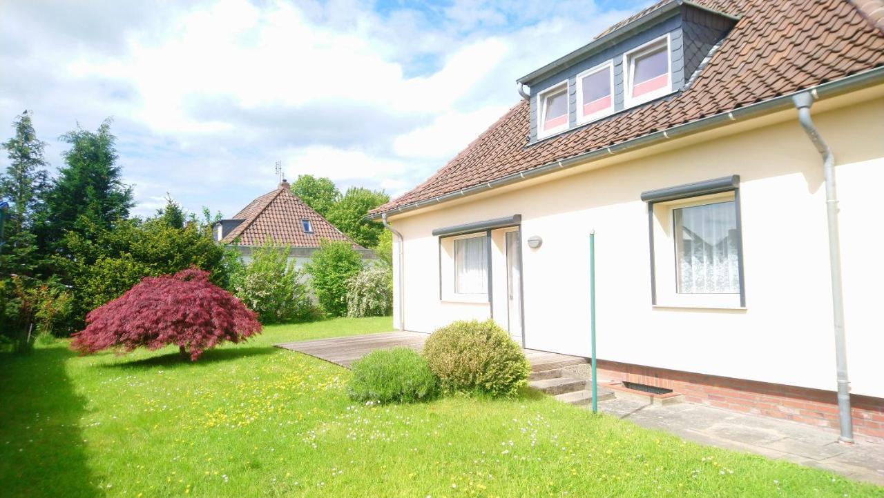 Gaestehaus „Barbara” Mit Garage In 26919 Brake Brake  Exterior foto